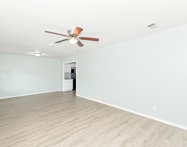 5736 Aton Avenue - Photo Thumbnail 2