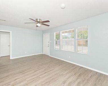 5736 Aton Avenue - Photo Thumbnail 5