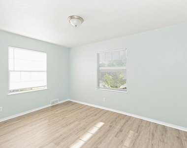 5736 Aton Avenue - Photo Thumbnail 10
