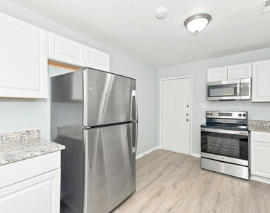 5736 Aton Avenue - Photo Thumbnail 4