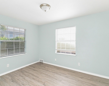 5736 Aton Avenue - Photo Thumbnail 11