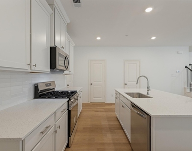 4766 Lunker Street - Photo Thumbnail 8