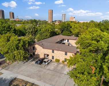 1108 N Elm Street - Photo Thumbnail 19