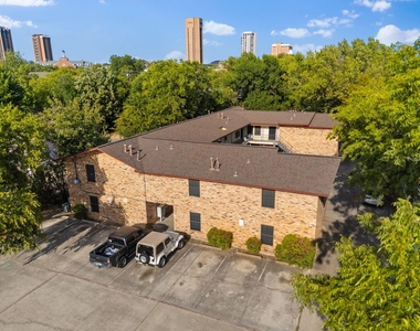 1108 N Elm Street - Photo Thumbnail 21