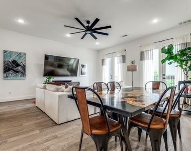 1410 Elevado Drive - Photo Thumbnail 8