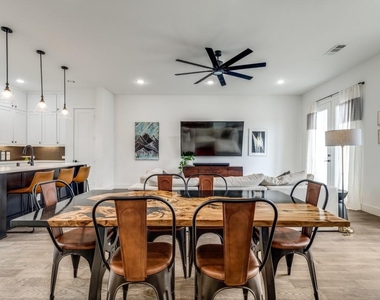 1410 Elevado Drive - Photo Thumbnail 7