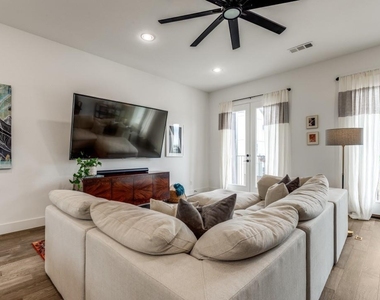 1410 Elevado Drive - Photo Thumbnail 9
