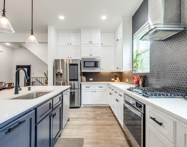 1410 Elevado Drive - Photo Thumbnail 11