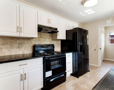 925 Lombardy Drive - Photo Thumbnail 13