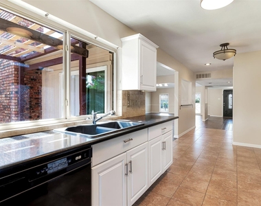 925 Lombardy Drive - Photo Thumbnail 14