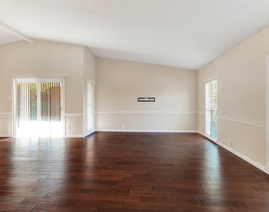 925 Lombardy Drive - Photo Thumbnail 2