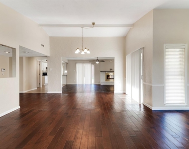 925 Lombardy Drive - Photo Thumbnail 3