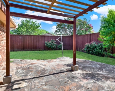 925 Lombardy Drive - Photo Thumbnail 27