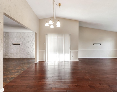 925 Lombardy Drive - Photo Thumbnail 5