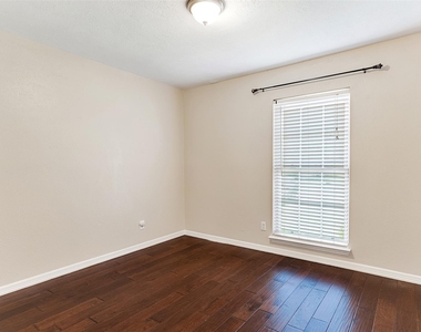 925 Lombardy Drive - Photo Thumbnail 21