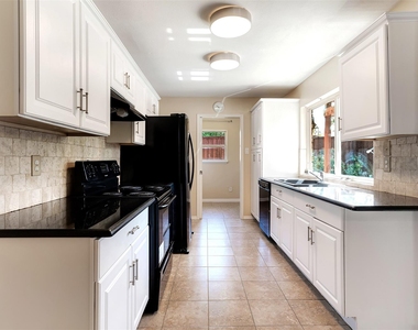 925 Lombardy Drive - Photo Thumbnail 12