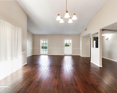 925 Lombardy Drive - Photo Thumbnail 6