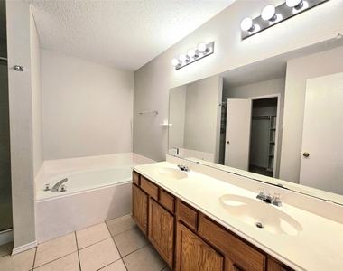 4156 Palace Place - Photo Thumbnail 10