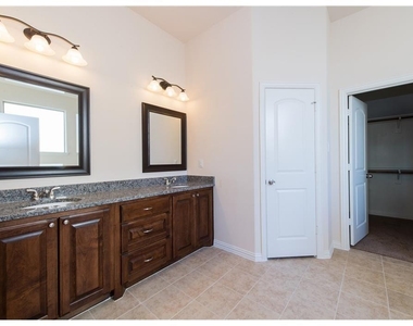 4004 Hanaa Court - Photo Thumbnail 15