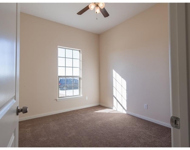 4004 Hanaa Court - Photo Thumbnail 7