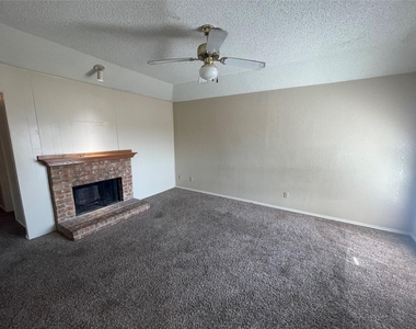 2709 Stanford Street - Photo Thumbnail 2