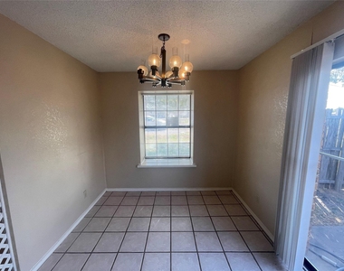 2709 Stanford Street - Photo Thumbnail 5