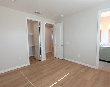 913 A Durango Ct. - Photo Thumbnail 2