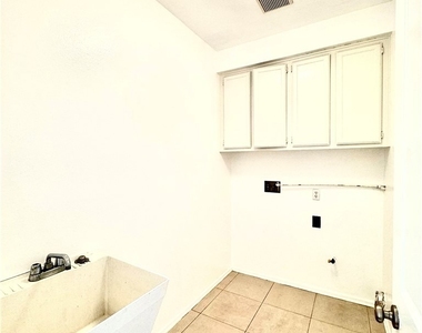 2072 Villa Del Lago Dr #a - Photo Thumbnail 27