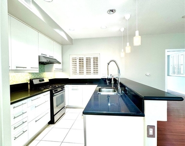 2072 Villa Del Lago Dr #a - Photo Thumbnail 7