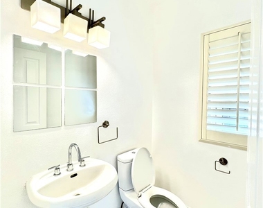 2072 Villa Del Lago Dr #a - Photo Thumbnail 12