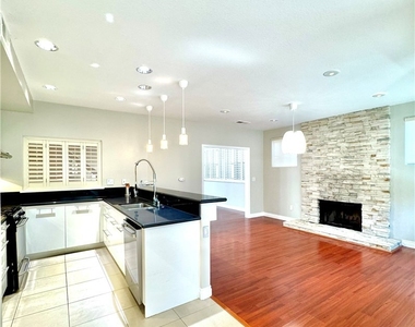 2072 Villa Del Lago Dr #a - Photo Thumbnail 9