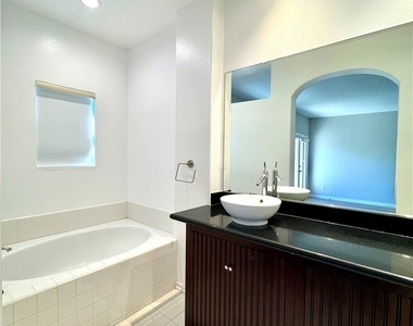 2072 Villa Del Lago Dr #a - Photo Thumbnail 20