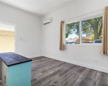 18947 Cantlay Street - Photo Thumbnail 7