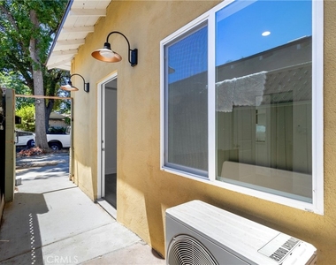 18947 Cantlay Street - Photo Thumbnail 3