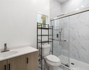 18947 Cantlay Street - Photo Thumbnail 12
