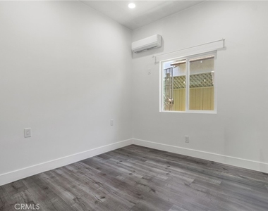 18947 Cantlay Street - Photo Thumbnail 14