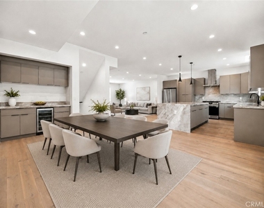 12818 Bloomfield Street - Photo Thumbnail 4