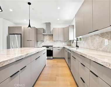 12818 Bloomfield Street - Photo Thumbnail 8