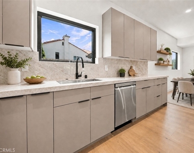 12818 Bloomfield Street - Photo Thumbnail 11