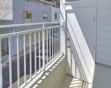 310 Bayview Drive - Photo Thumbnail 2