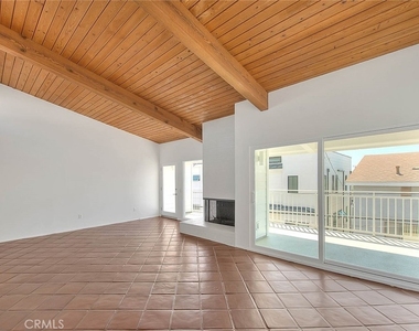 310 Bayview Drive - Photo Thumbnail 12