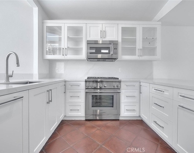 310 Bayview Drive - Photo Thumbnail 16