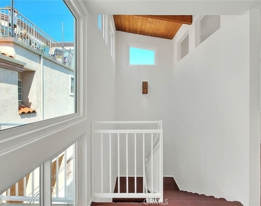 310 Bayview Drive - Photo Thumbnail 25