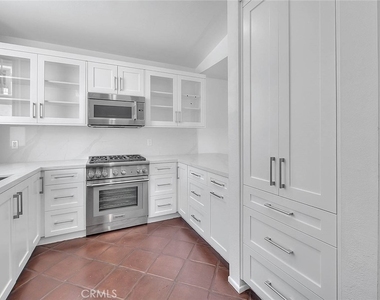 310 Bayview Drive - Photo Thumbnail 17