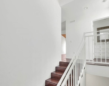 310 Bayview Drive - Photo Thumbnail 24