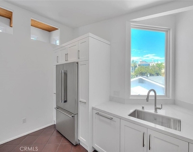 310 Bayview Drive - Photo Thumbnail 18
