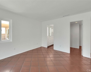 310 Bayview Drive - Photo Thumbnail 7