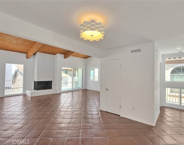310 Bayview Drive - Photo Thumbnail 9