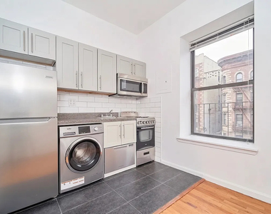 150 Manhattan Avenue - Photo Thumbnail 4