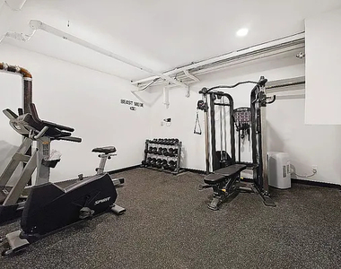 150 Manhattan Avenue - Photo Thumbnail 5